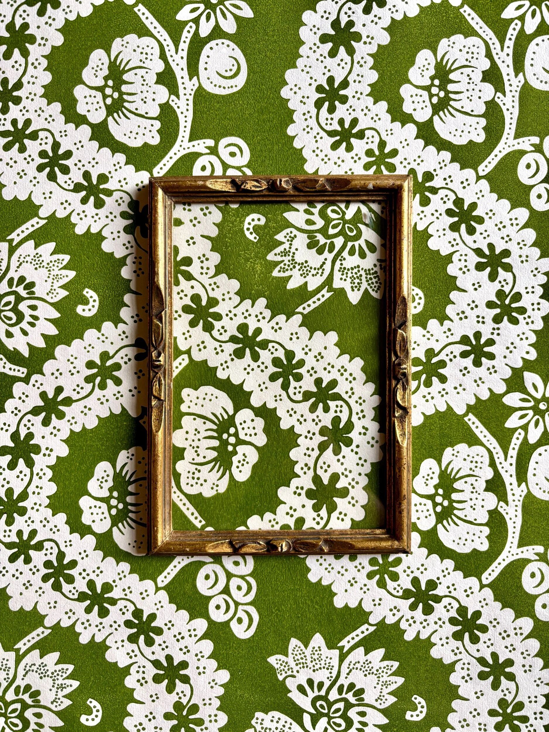 Golden wooden frame with domino paper Antoinette Poisson 96C "Oratorio"