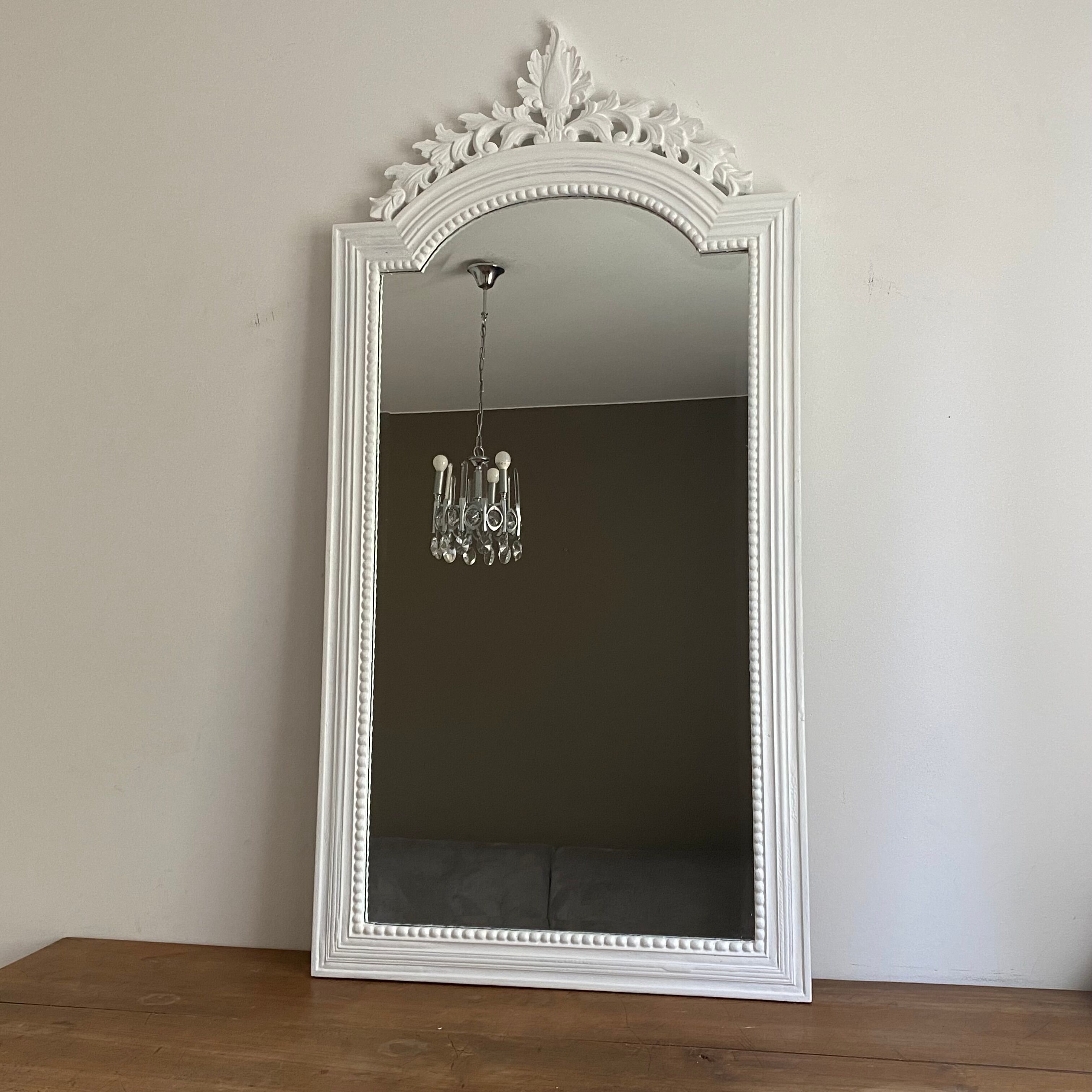 Mirror with decorated pediment 148x74cm