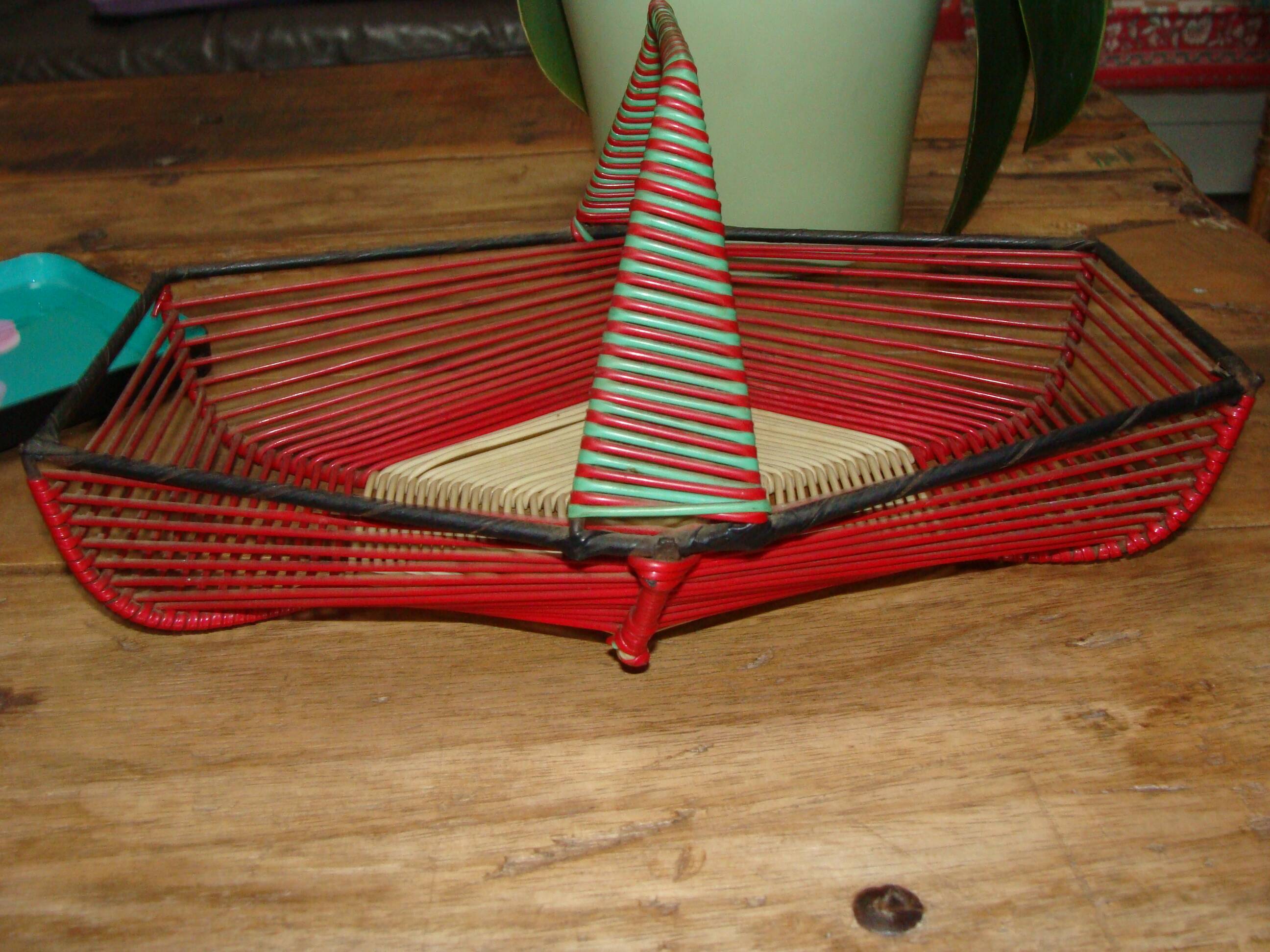 Vintage scoubidou table basket