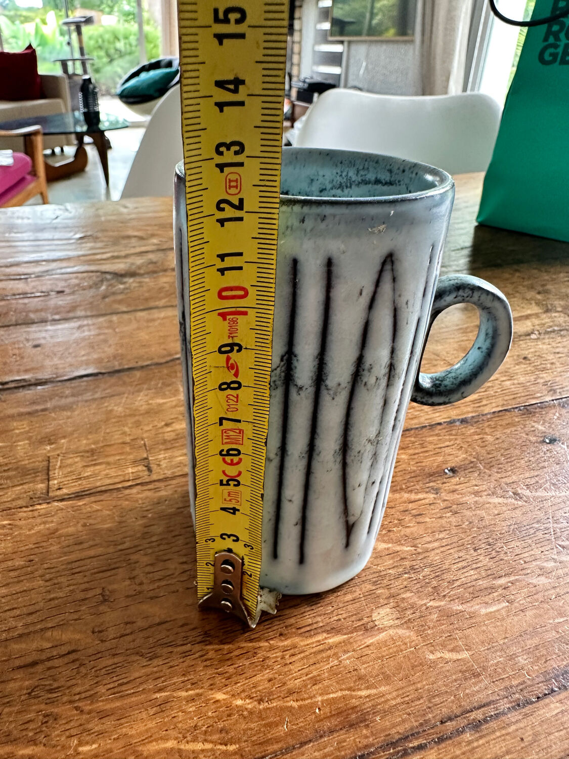 Ceramic mug from the 50s with incised decoration; Jacques Pouchain for Dieulefit workshop. Signature on reverse.