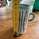 Ceramic mug from the 50s with incised decoration; Jacques Pouchain for Dieulefit workshop. Signature on reverse.