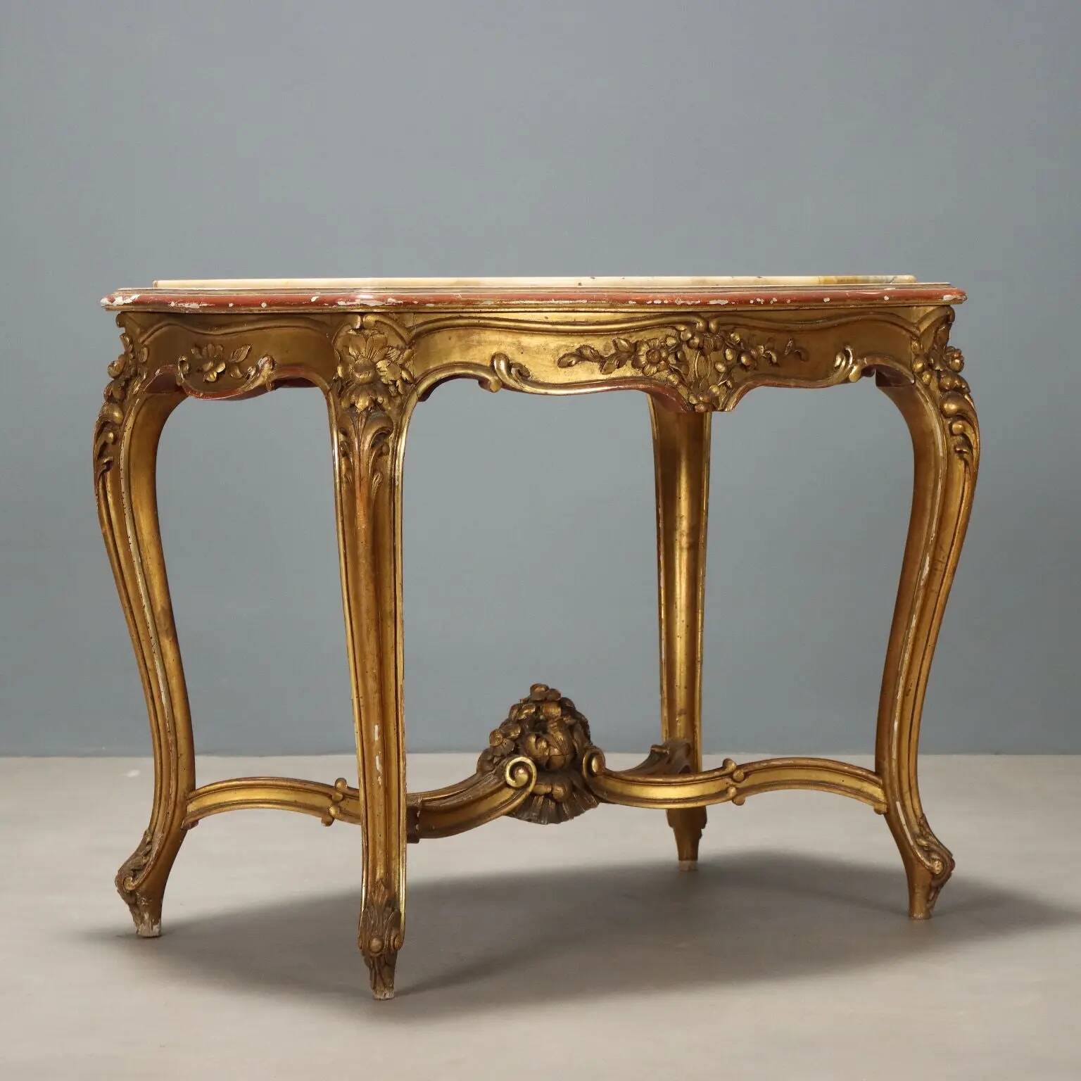 Petite table ancienne style baroque en bois sculpté, Italie, XIXe siècle