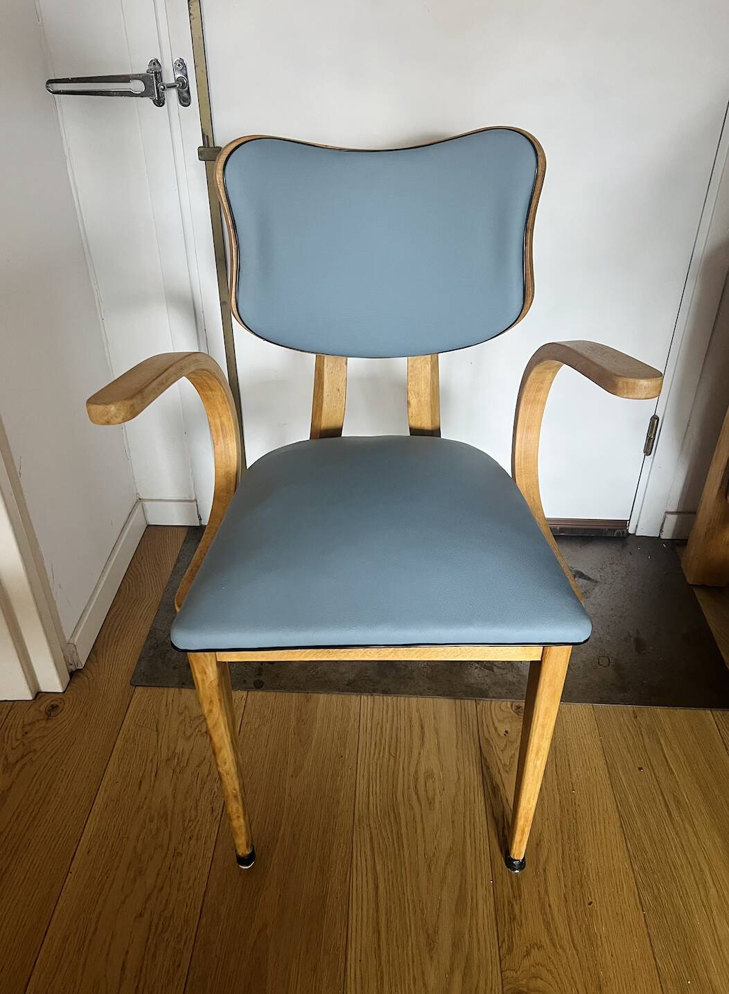 Suite de 4 Fauteuils Vintage « papillon » Pieds Compas