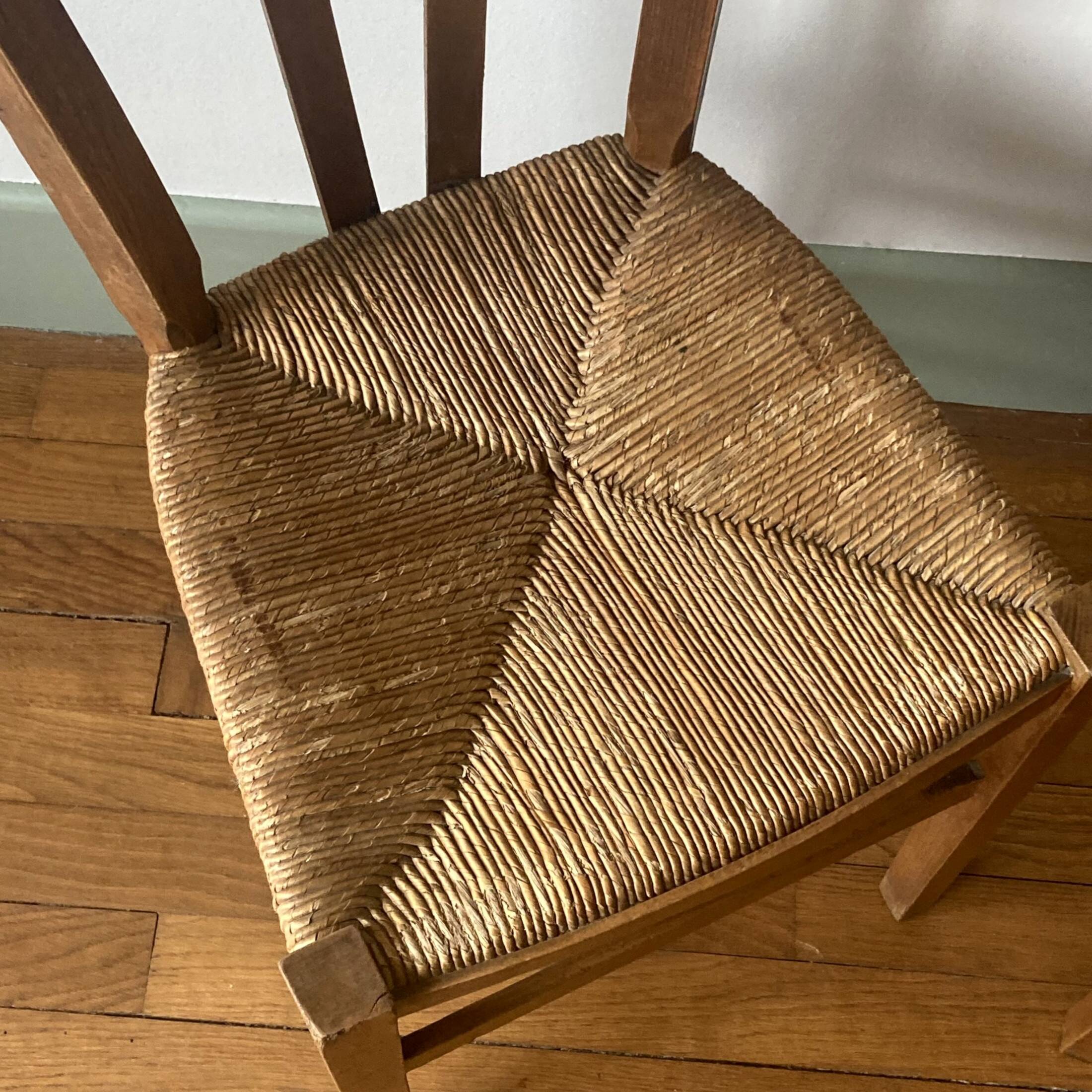 Set of 2 old mulched wooden chairs