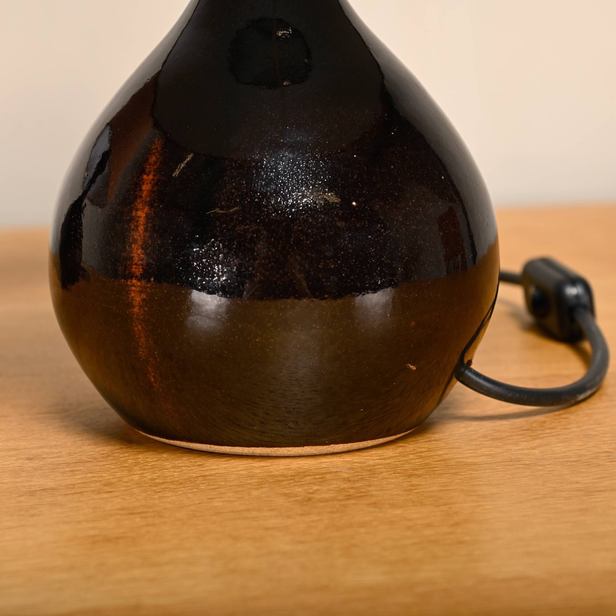 Lampes de table en céramique moderne scandinave émaillées brun foncé, Danemark années 1960.