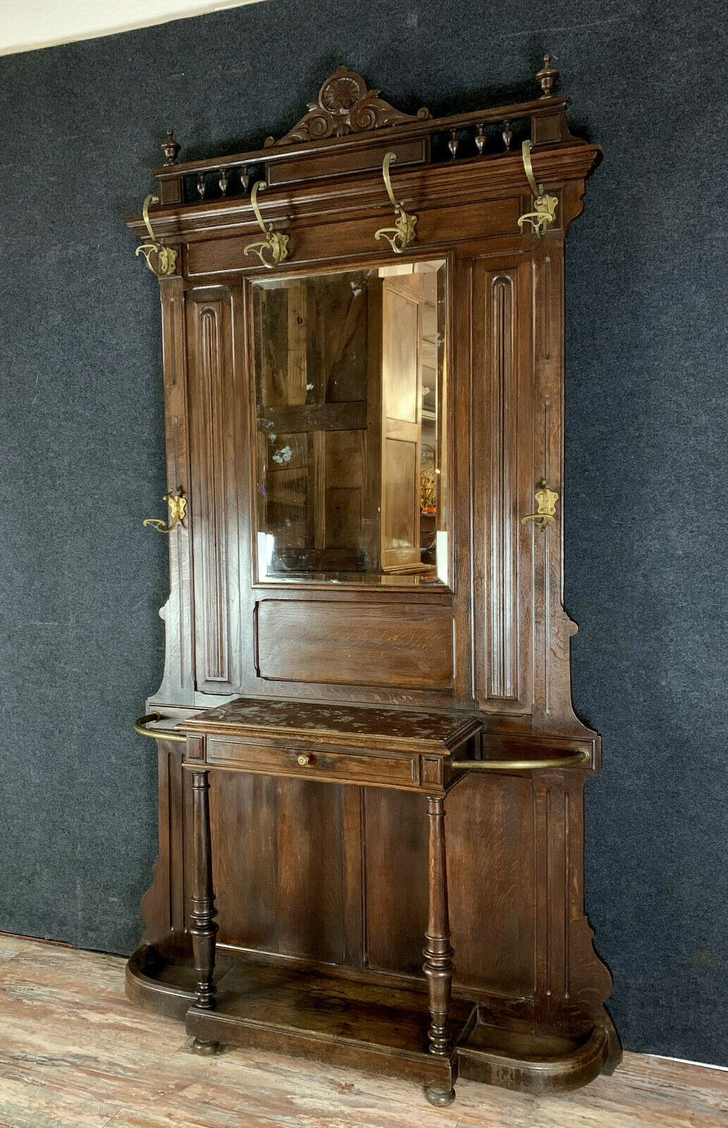 Porte manteaux renaissance en chêne massif