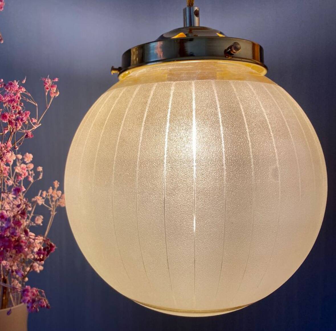 Vintage art deco globe pendant light in yellow and gold granite glass