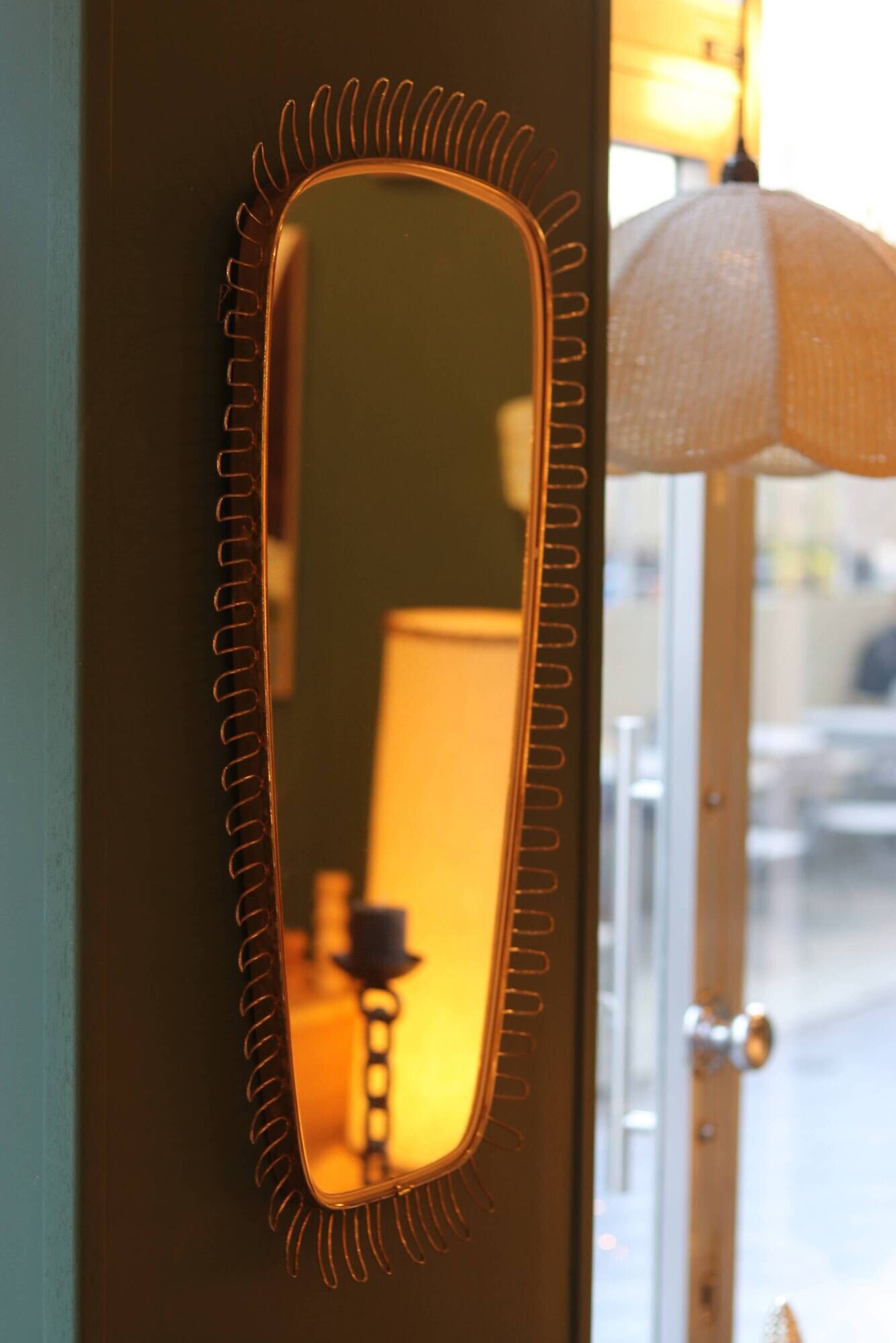 Vintage 50s-60s rear-view mirror, in pierced gold metal.