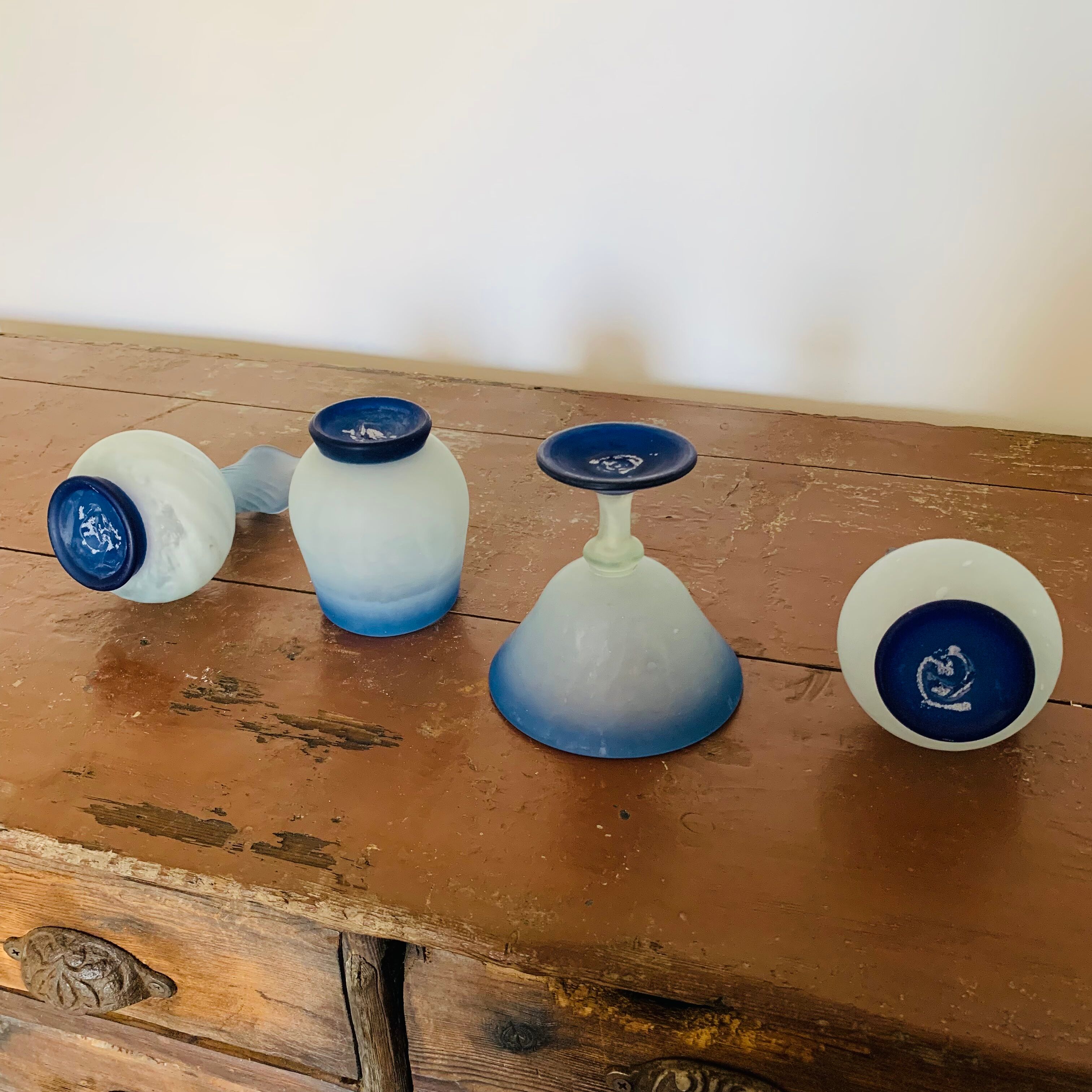 Set of 4 blue glass paste dinnerware