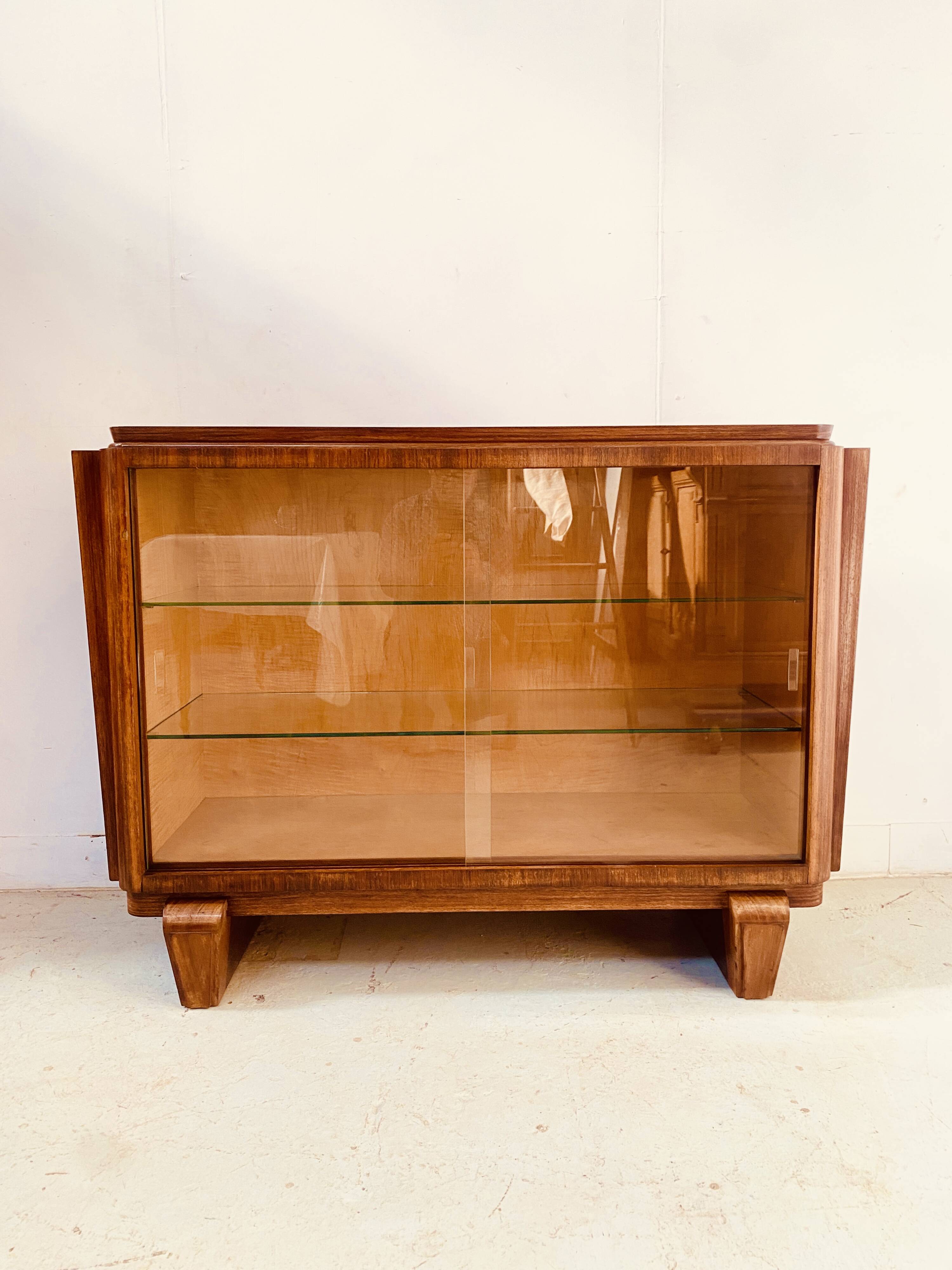 Art Deco display case in mahogany and veneer, 20th century