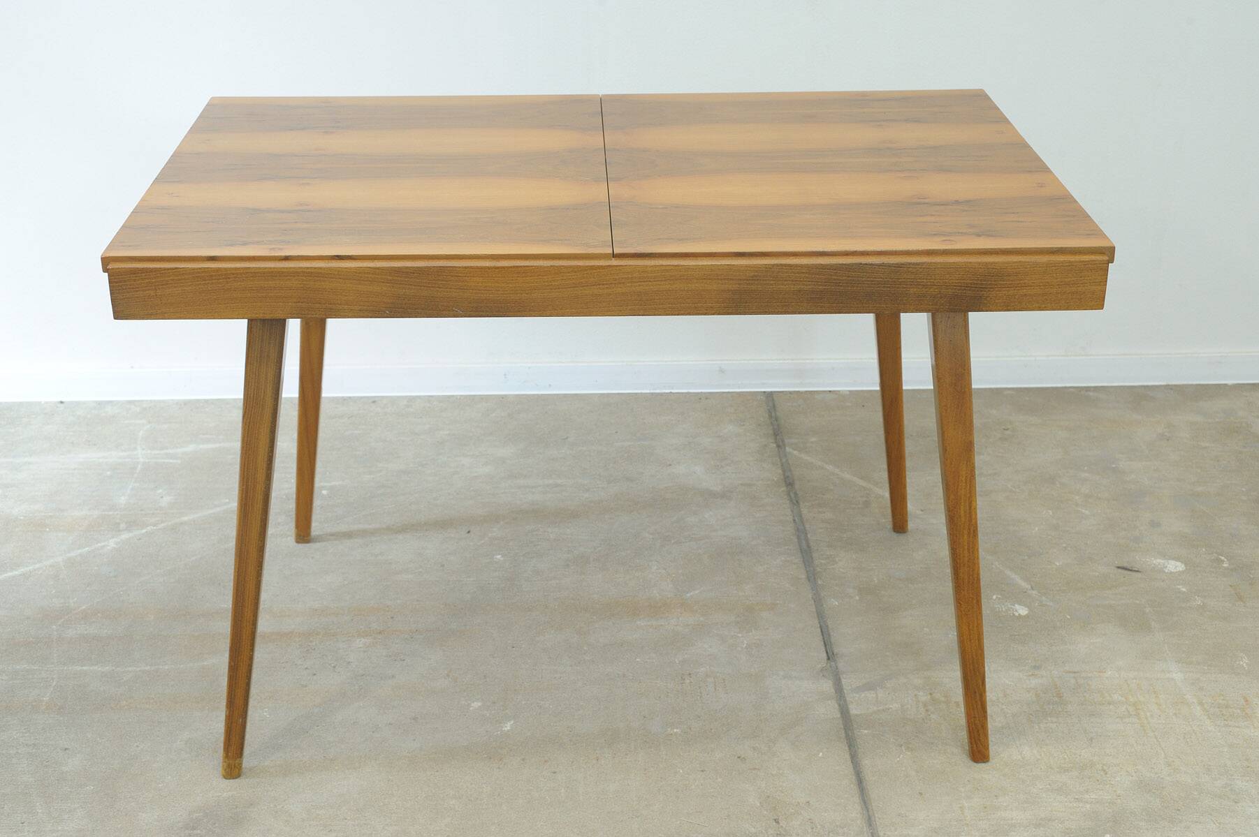 Table à manger pliante vintage par František Jirák pour Tatra nábytok, 1970
