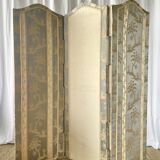 Antique Chinoiserie-style screen from the early 20th century in damask silk.