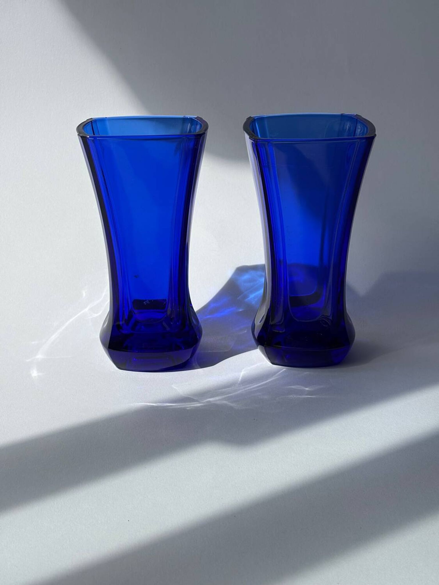 Vases en verre bleu cobalt vintage