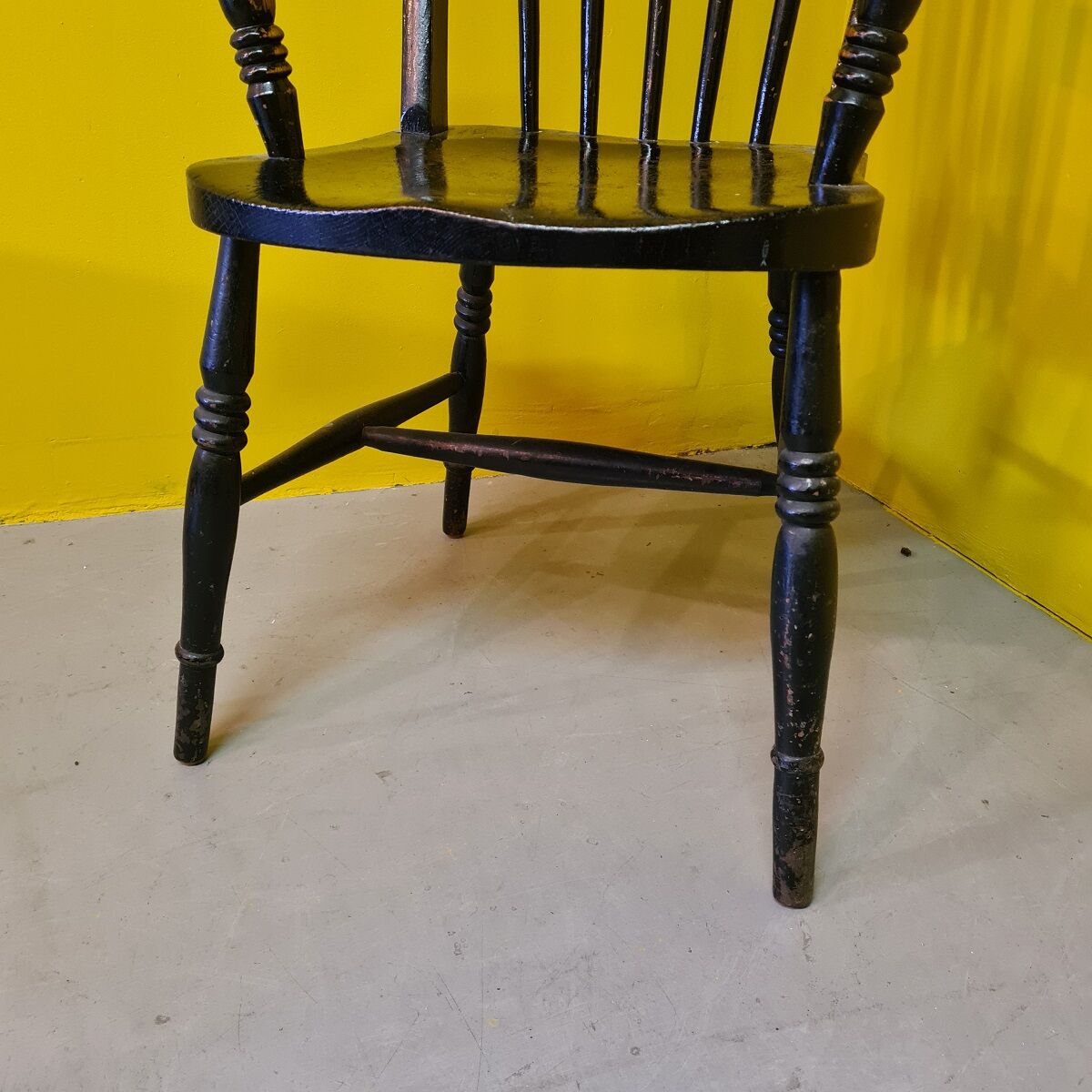 Antique English Windsor armchair from the 1800s