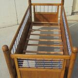 Lit enfant à système vintage, chêne et scoubidou