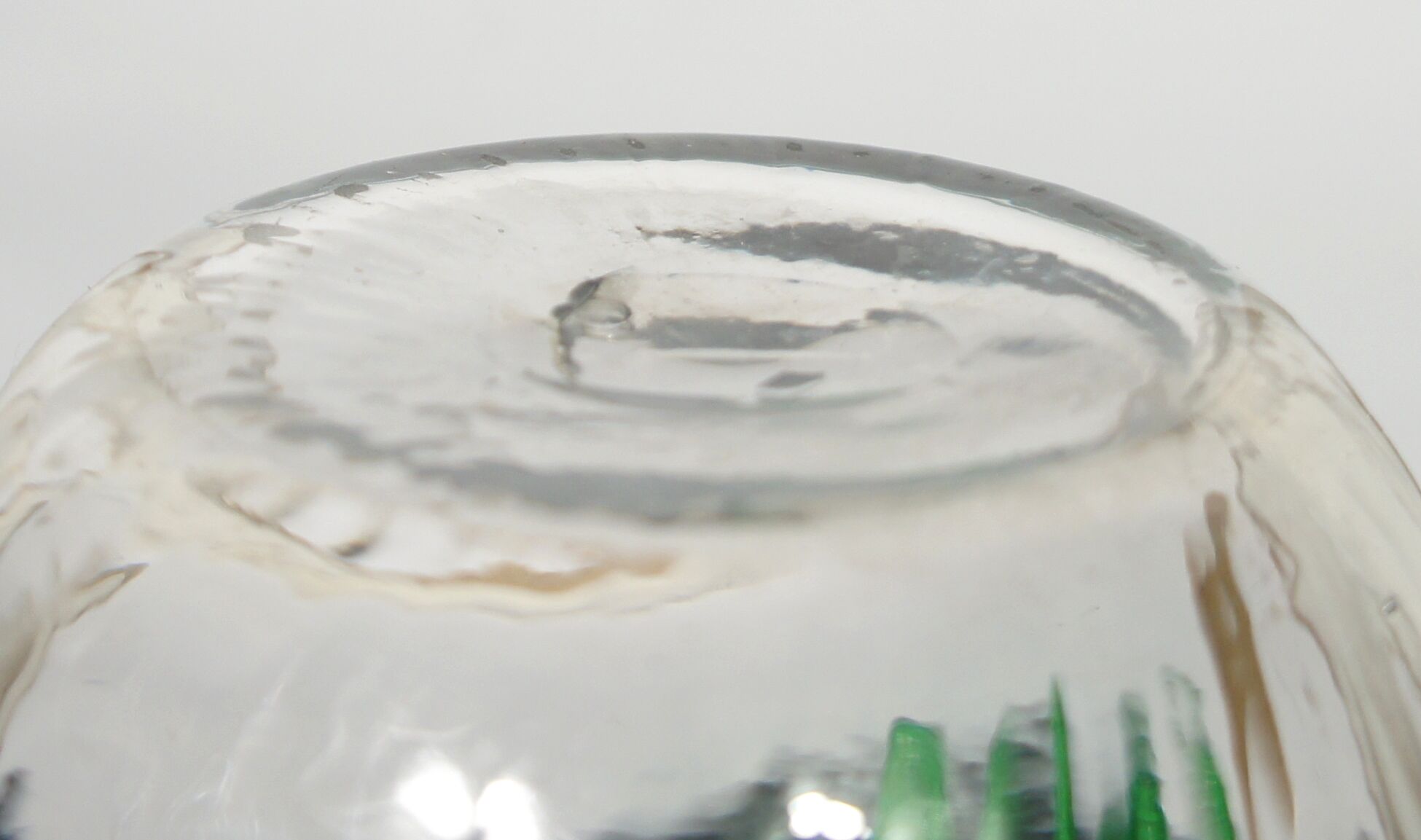 Ribbed blown glass decanter - twisted