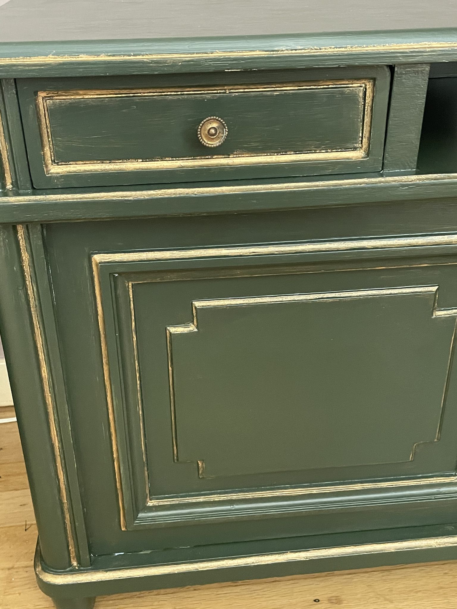 Paire de chevets art-déco en bois peint