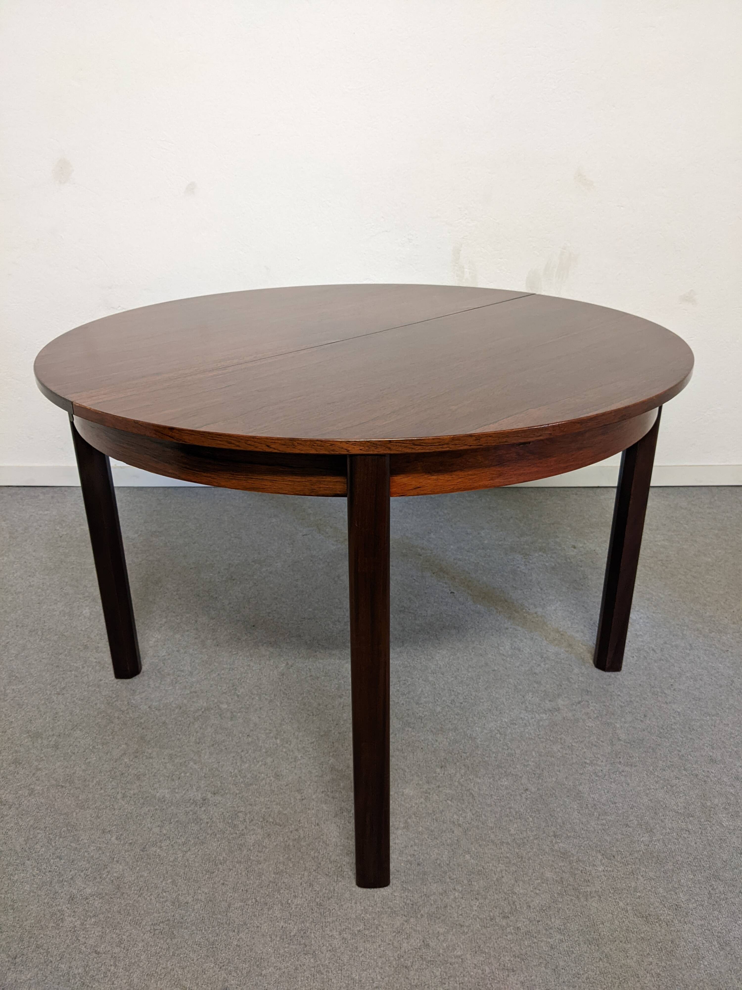 Danish rosewood dining table from the 60s/70s