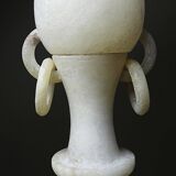 Petit vase balustre en albâtre vintage/ancien amphore à anneaux