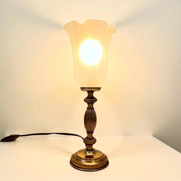 Lampe vintage à poser française Empire laiton dorée opaline tulipe plissée  belle époque