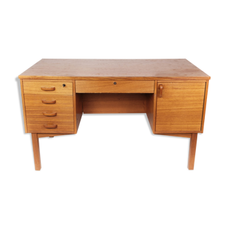 Desk in teak of Danish design from the 1960