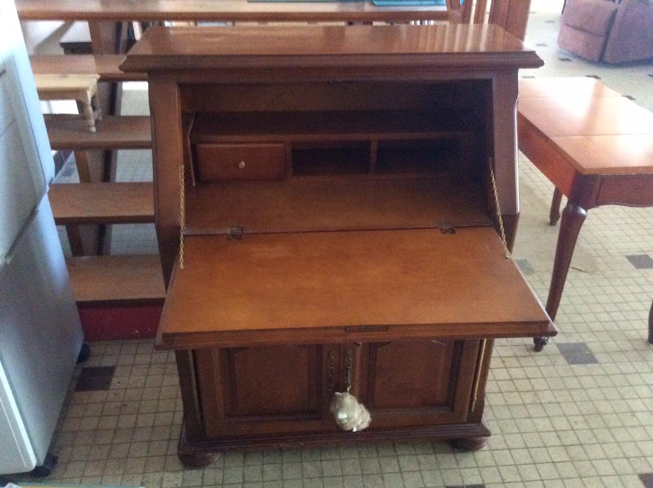 Vertical cherry secretary