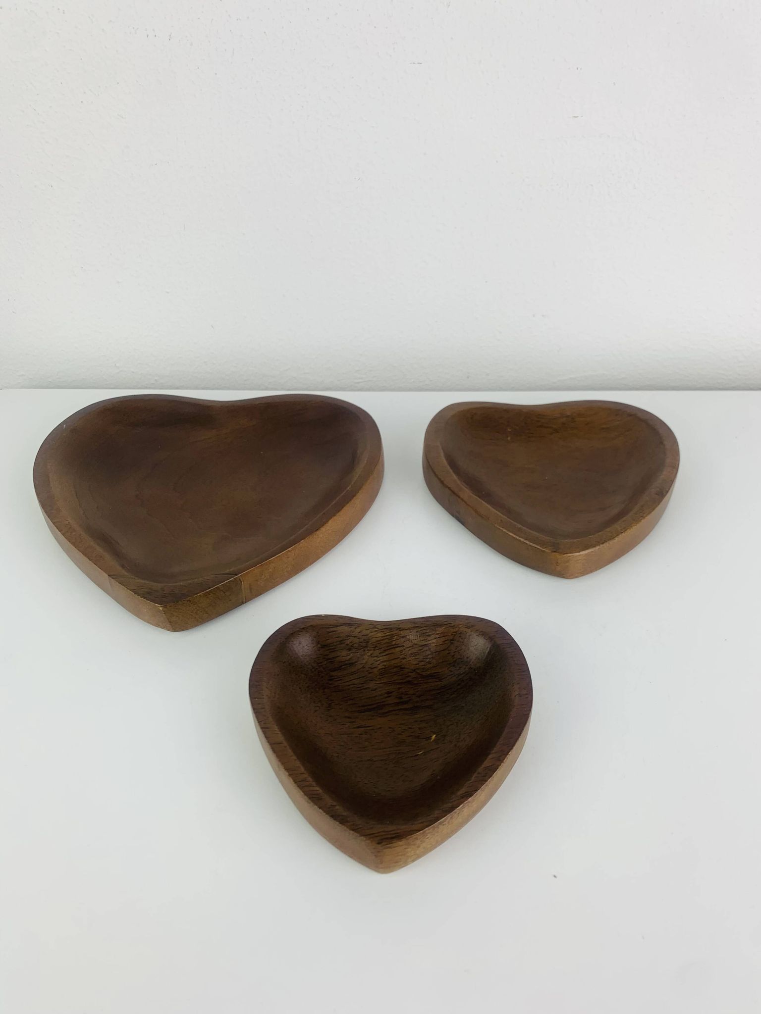 Set de 3 vide poches scandinaves en teck, forme cœur