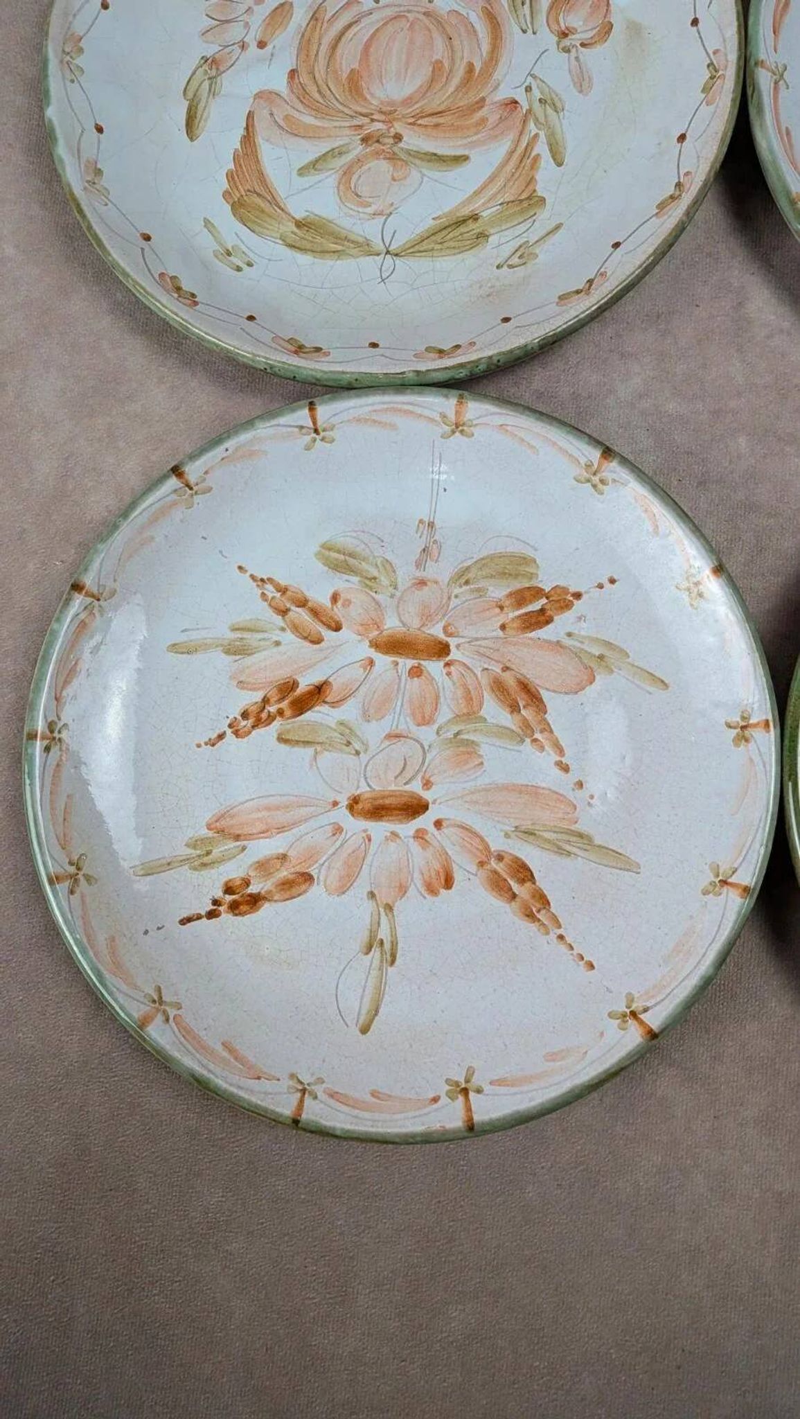 Set of 6 handmade flat plates signed by Maïté – hand-painted designs