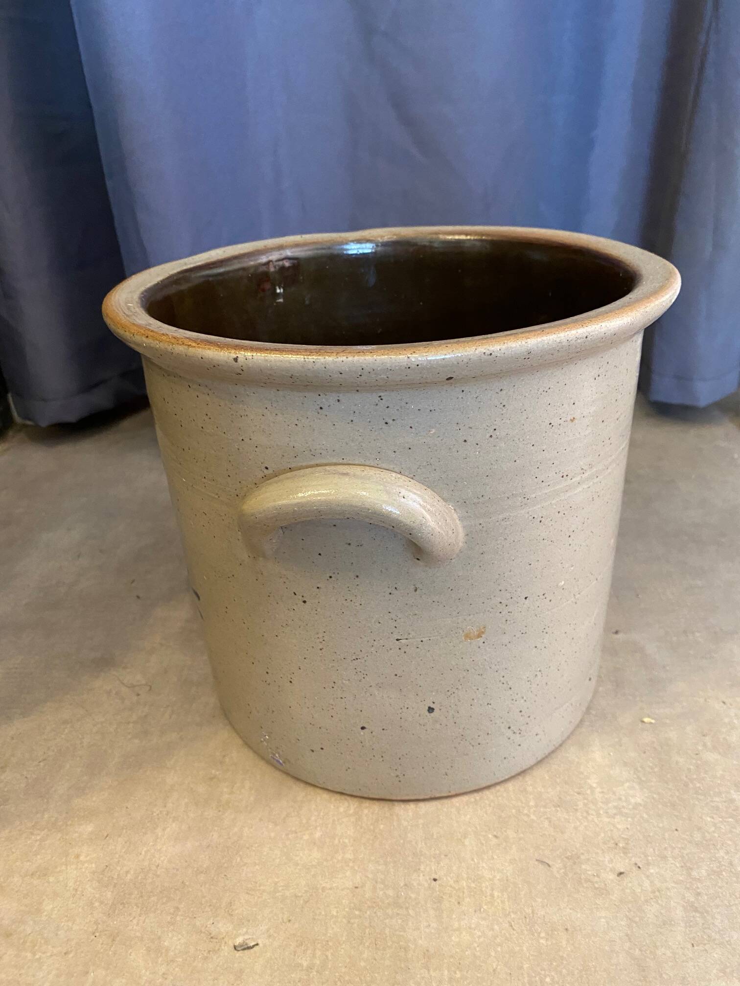 Varnished stoneware pot cover colbalt blue bird decor with small ears