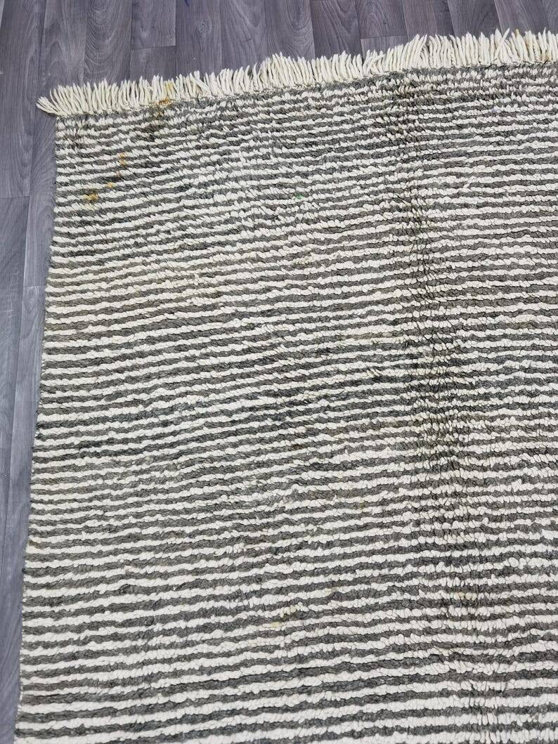 Pure natural wool rug, size 150 x 250 cm