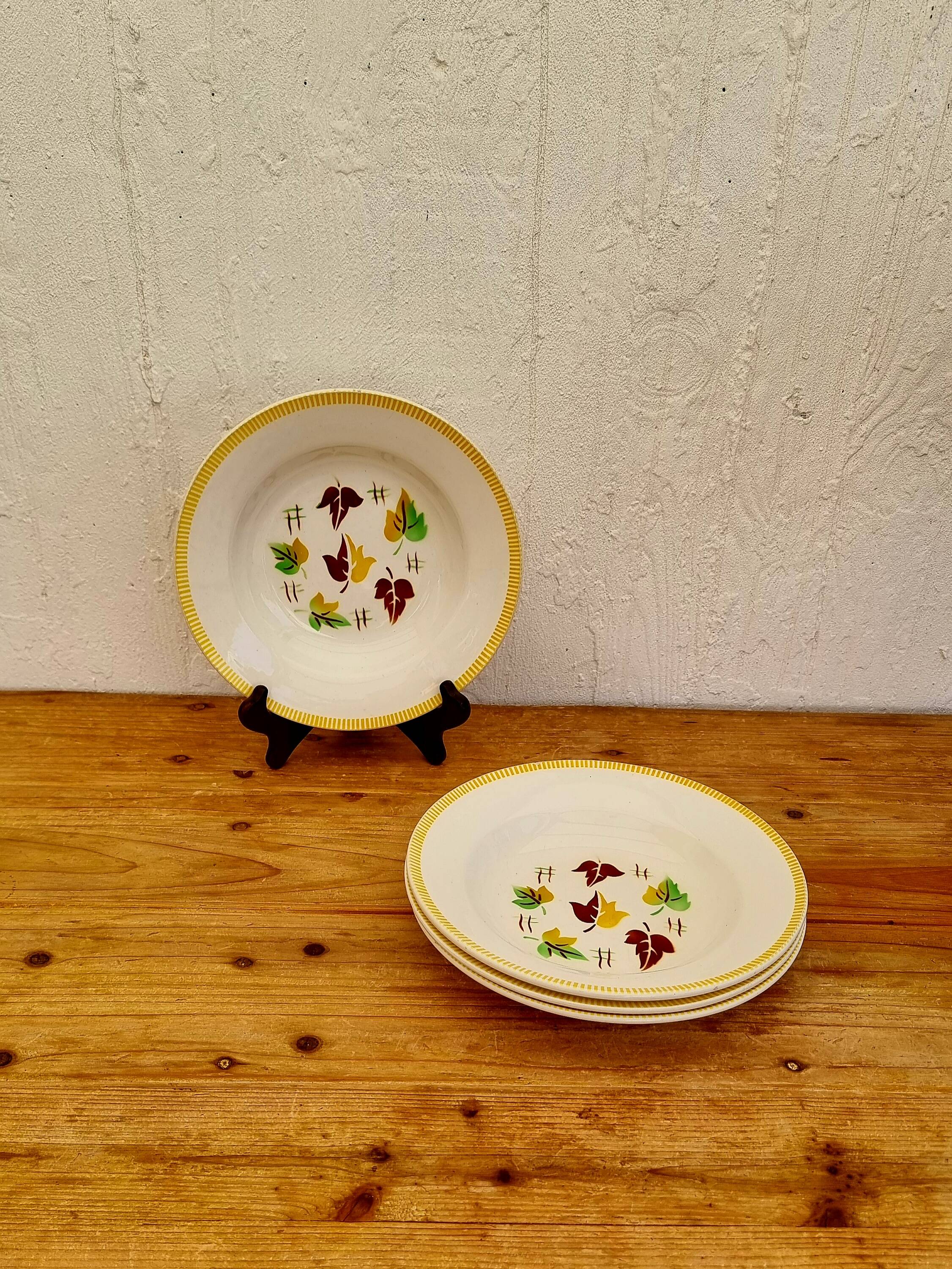 Set of 4 Digoin Sarreguemines Sirocco pattern soup plates
