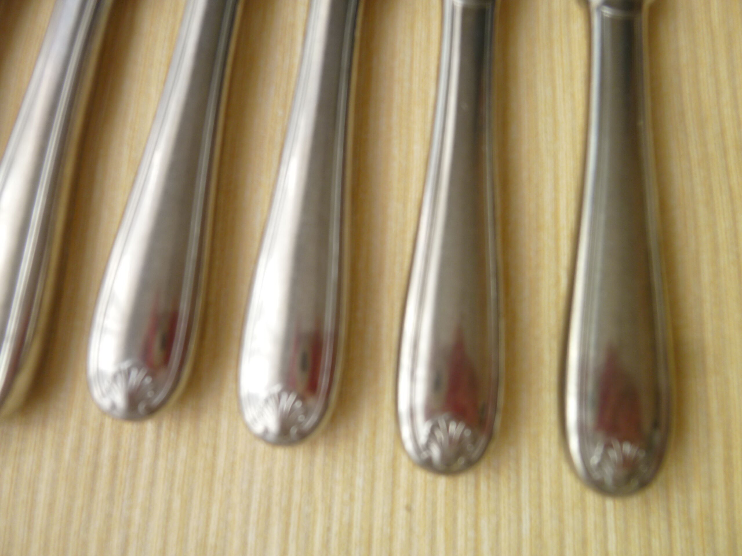 Set of 6 Christinox Christofle table knives shell model