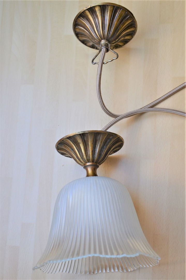 Suspension in striated glass and gilded metal