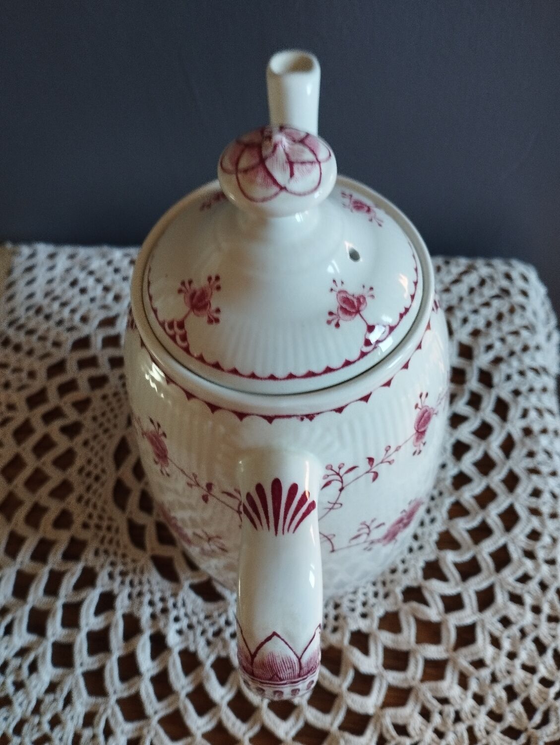 White teapot with rose pattern, Erica model by Franciscan, England