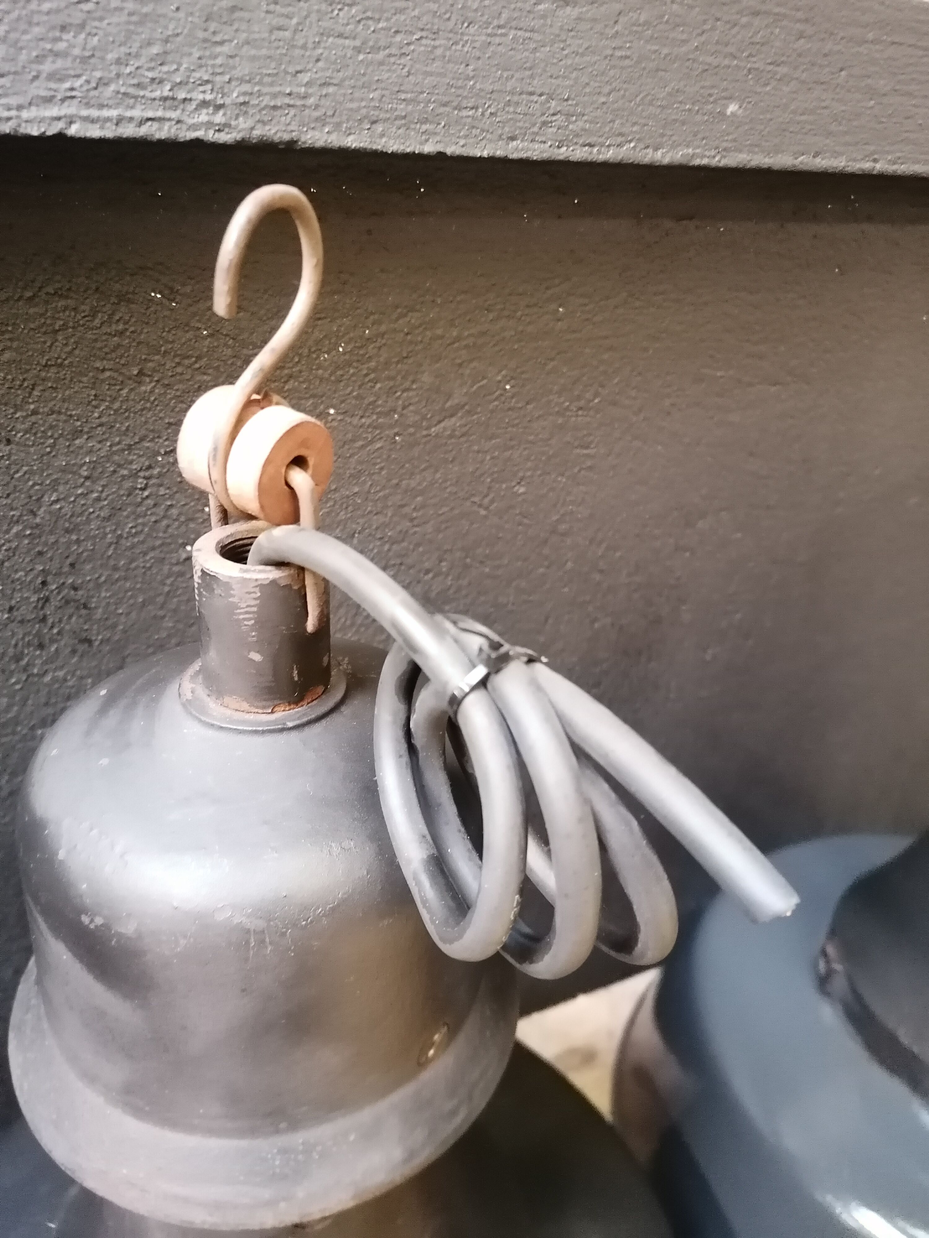 Industrial hanging lamps in enamelled metal, 50