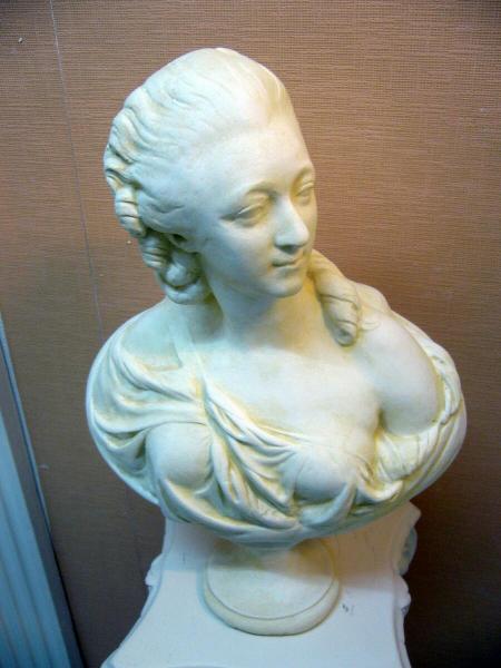 Bust countess of barry patinated in staff