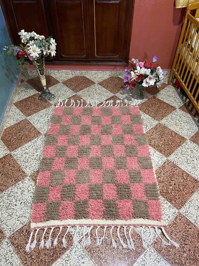 Traditional handmade pure wool rug, size 200 x 300 cm