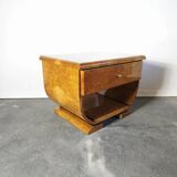 Paire de tables de chevet Art déco en ronce de noyer et laiton