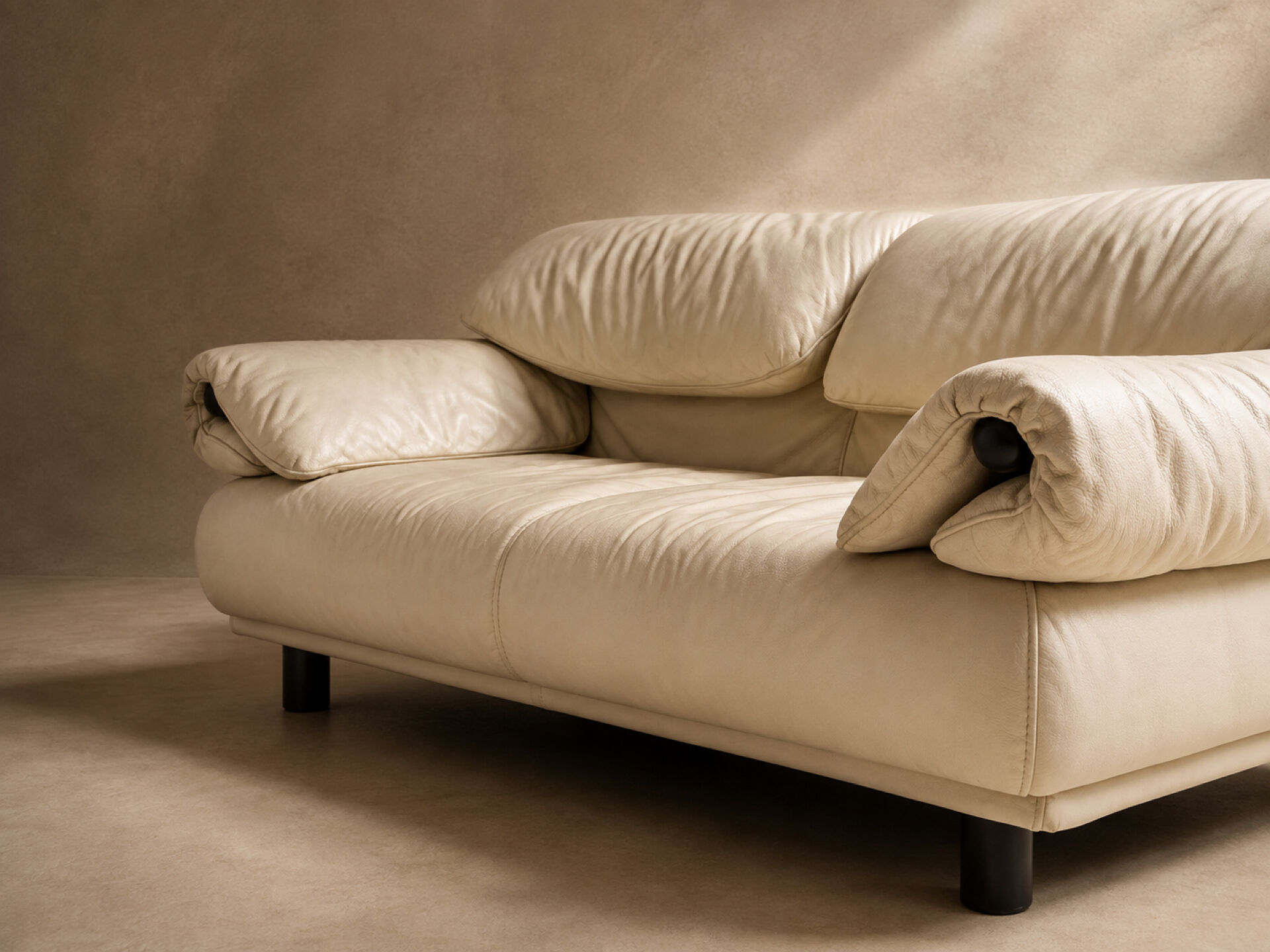 Italian leather buffalo sofa set in ecru – Poltromec Circa 1980