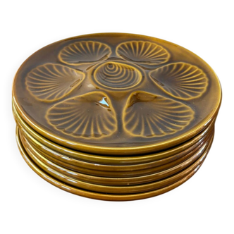 Set of 7 vintage khaki oyster plates