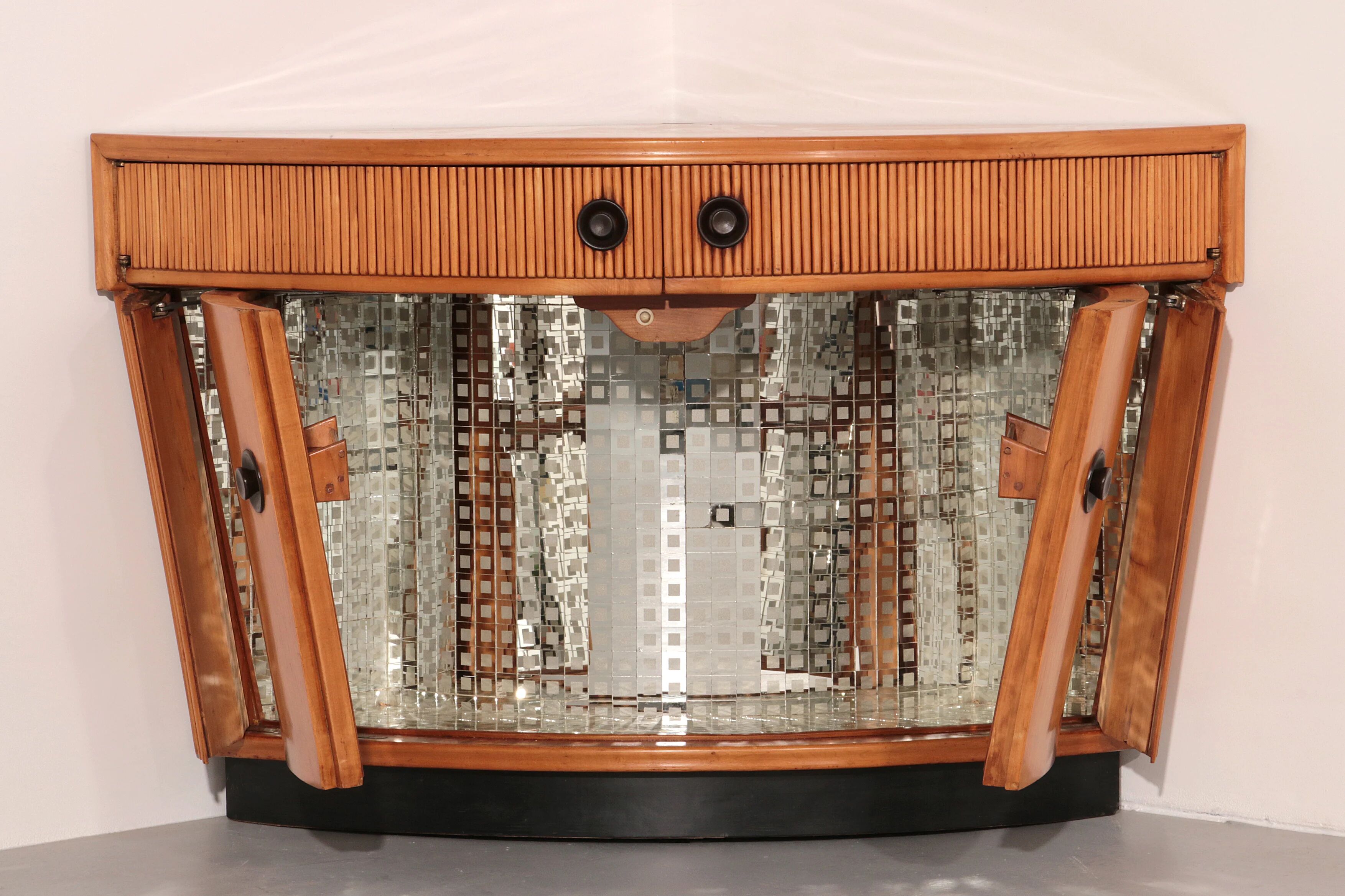 Bar cabinet in light wood attributed to Paolo Buffa, 1940s