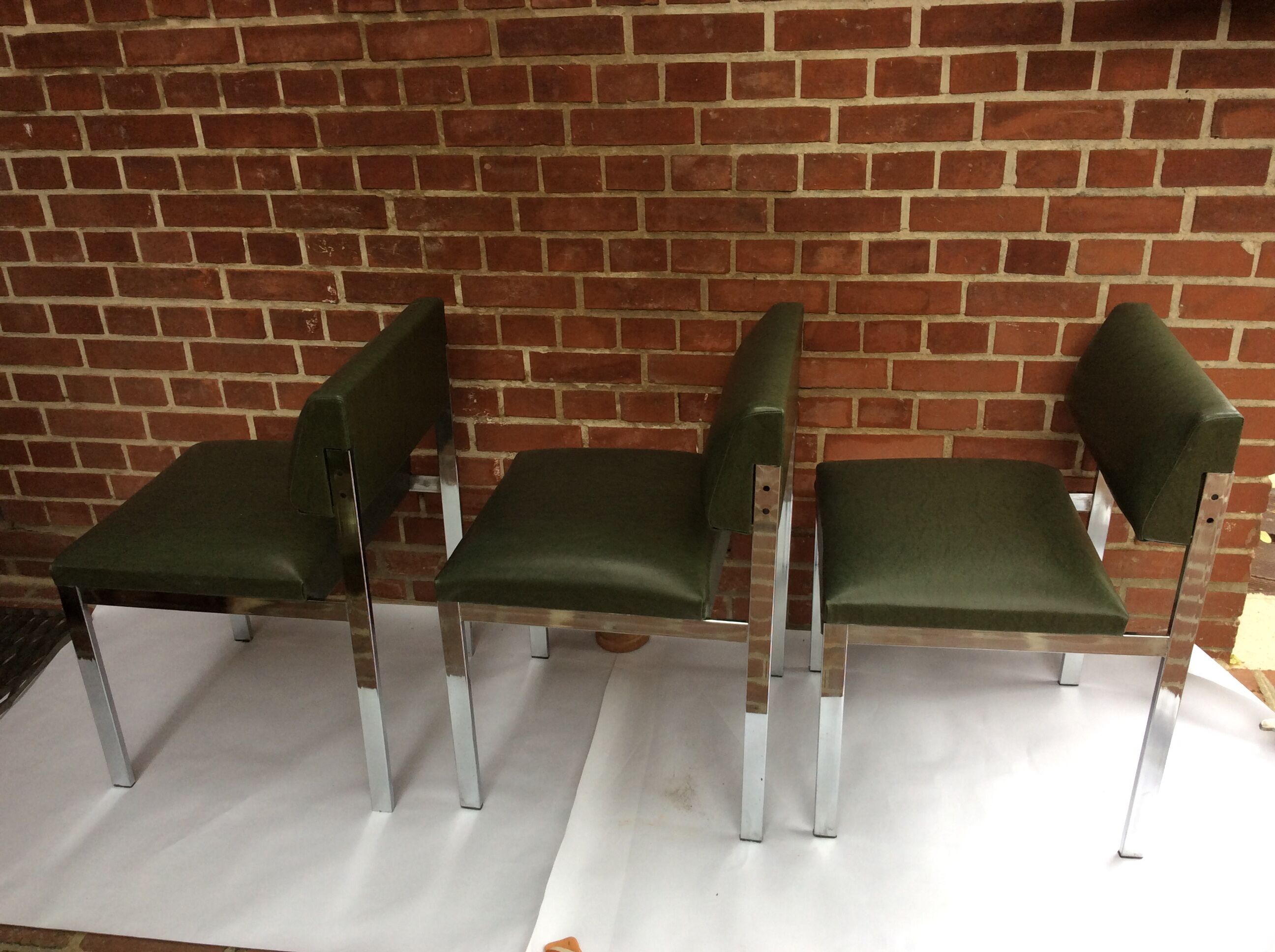 3 vintage chairs in Skai