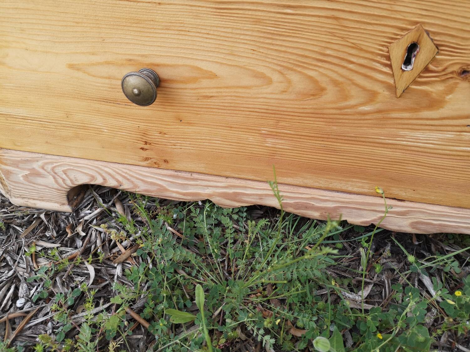 4-drawer pine chest of drawers