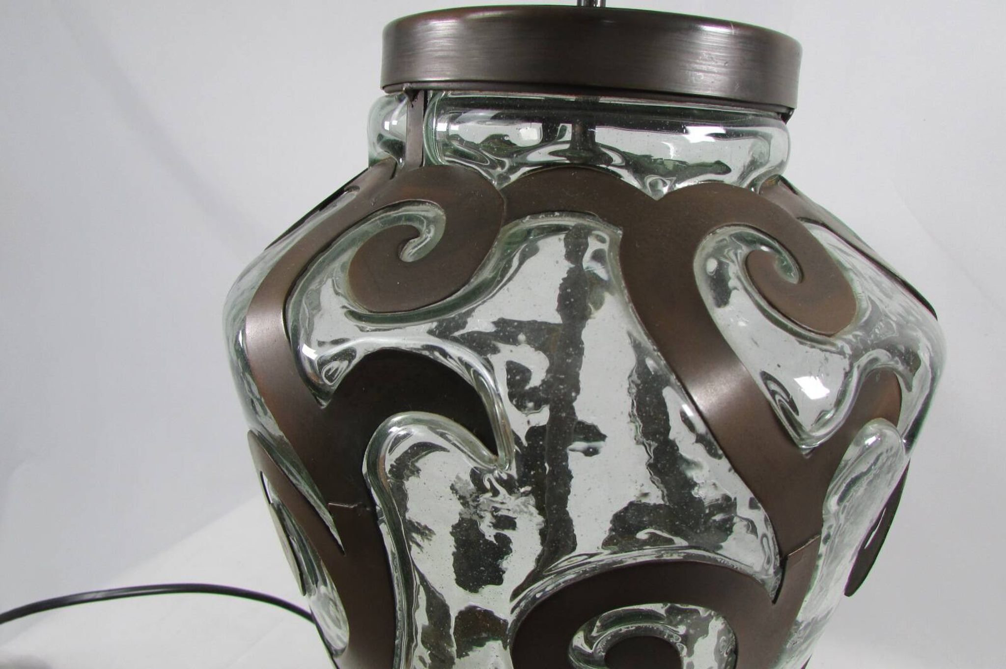 Lampe de salon, fer forgé et verre soufflé