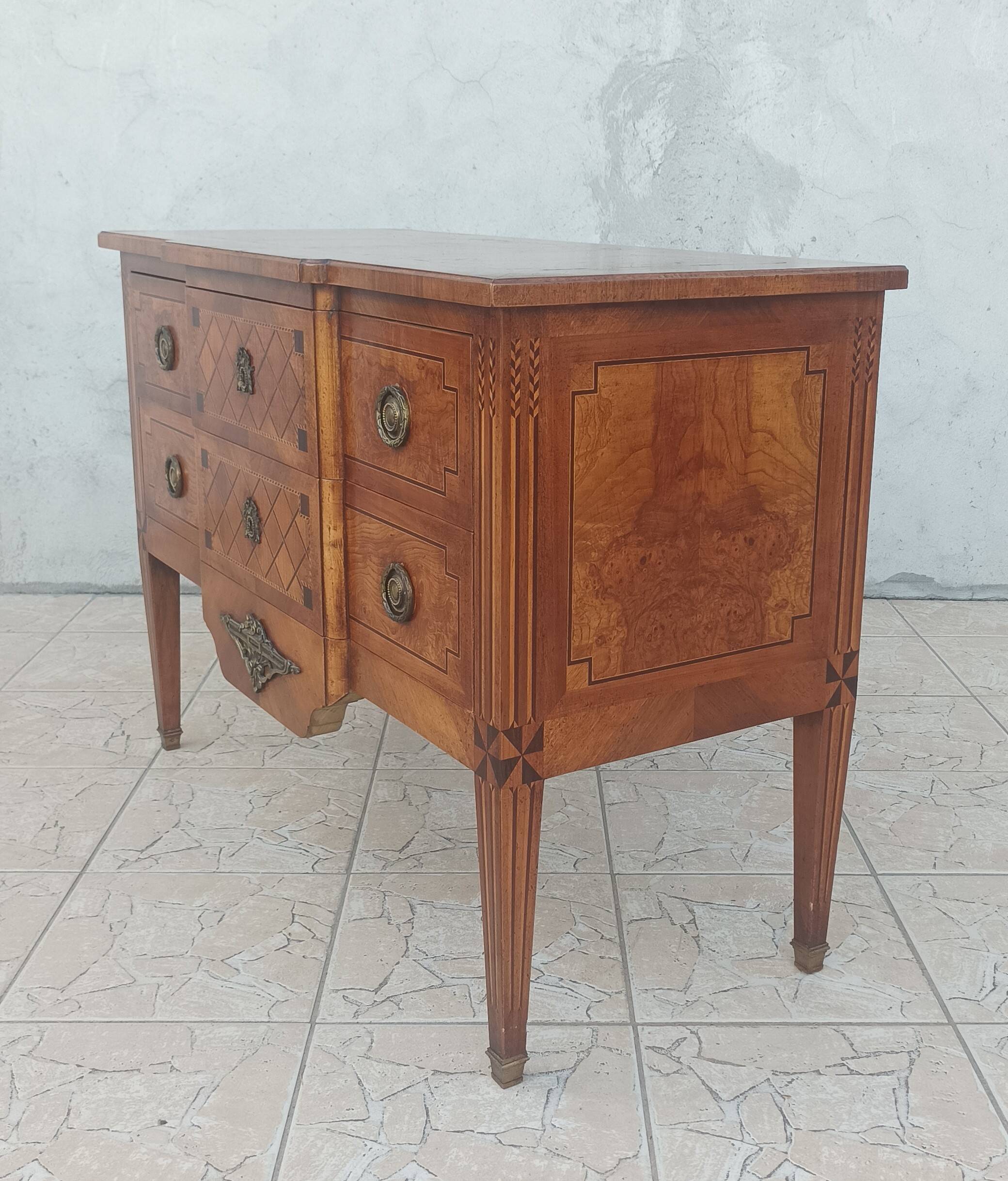 Louis XVI chest of drawers stamped in Faubourg Saint Antoine marquetry