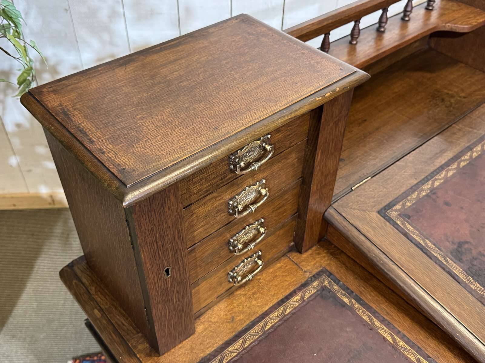 English oak graduated desk from the late 19th century.