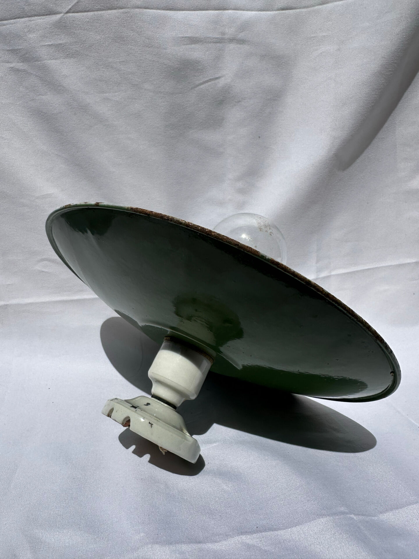 Antique wall lamp with an enamelled metal shade and porcelain.