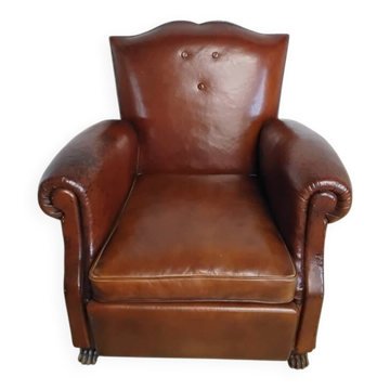 Fauteuil club dossier moustache, pieds lion