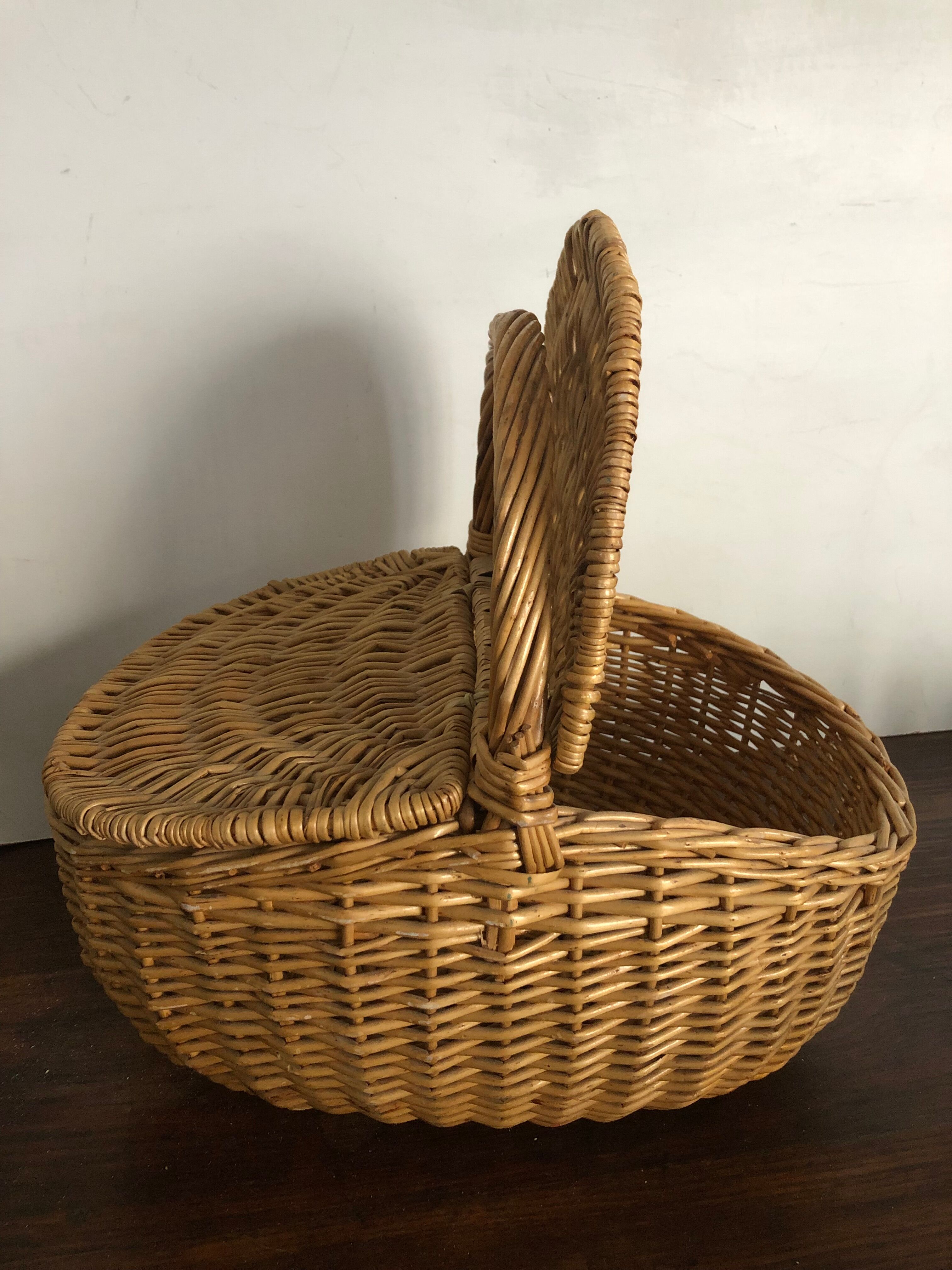 Panier en osier tressé