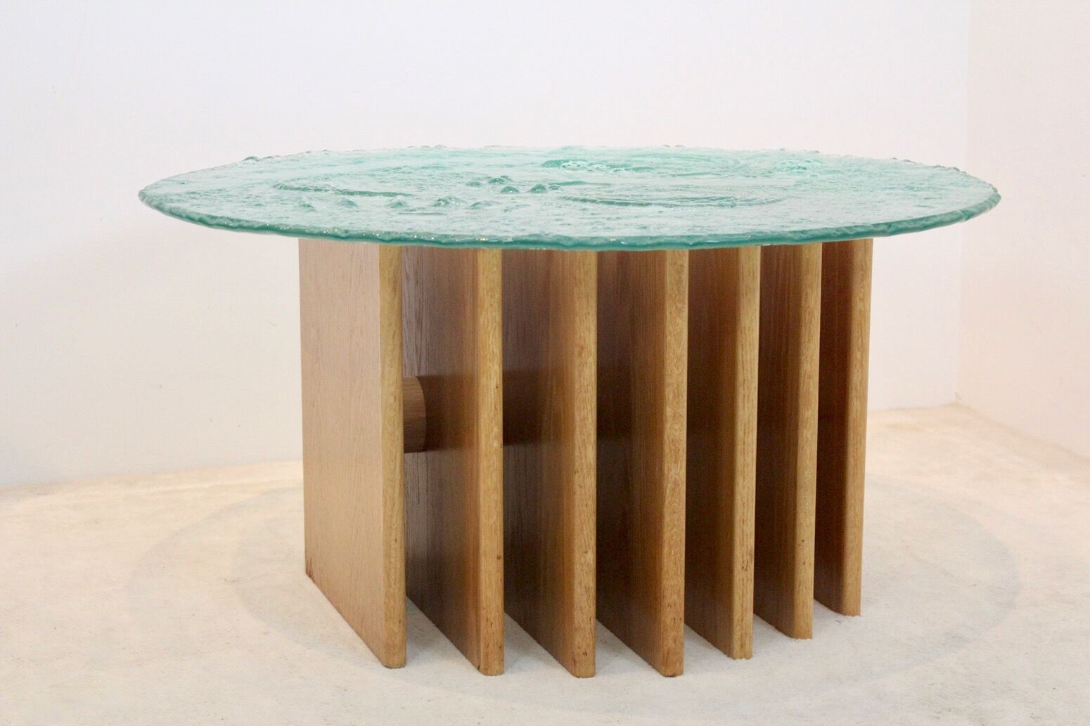 Table basse Heinz Lilienthal avec plateau en verre sculptural